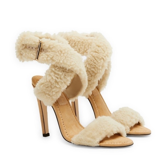 NWOT GOOD AMERICAN Sherpa Sandals 6.5 - Picture 2 of 9